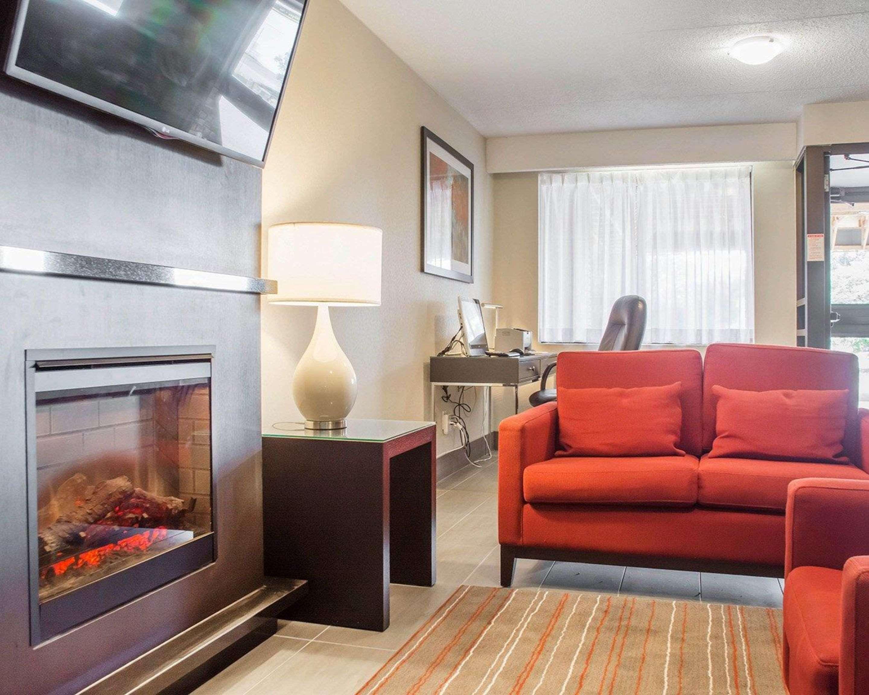 Vista Lobby Comfort Inn Brantford