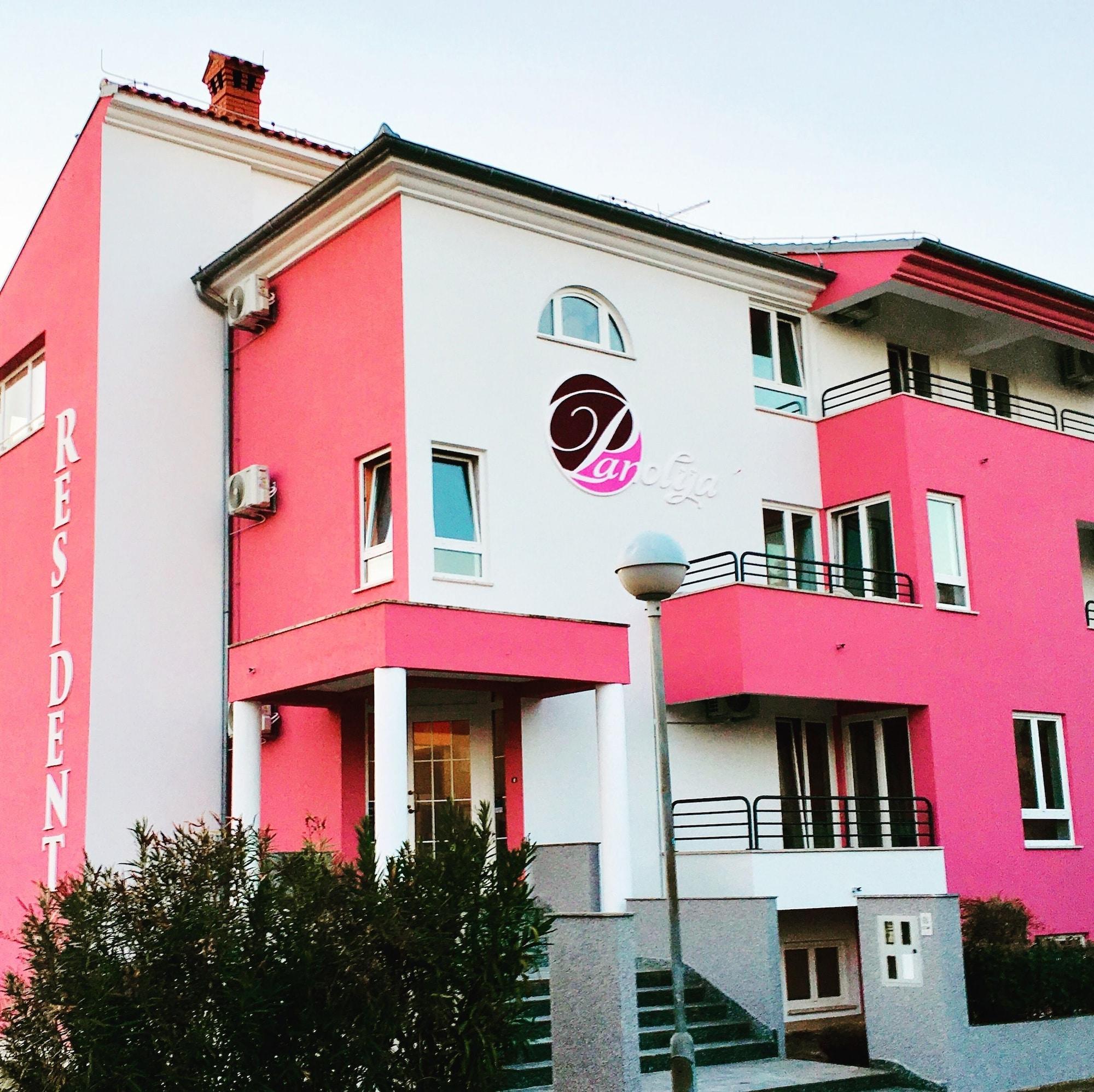 Varios Panolija Residence