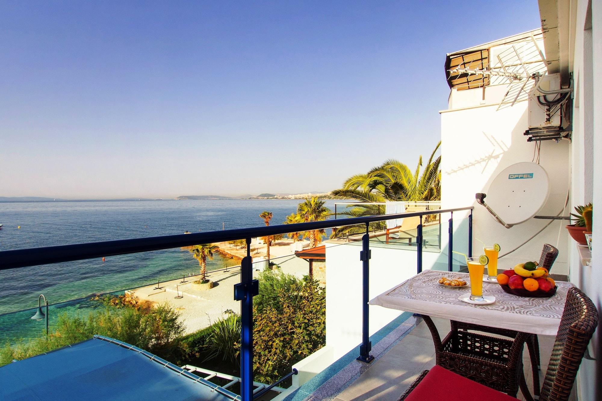 Varios Beachfront Villa Mediteran