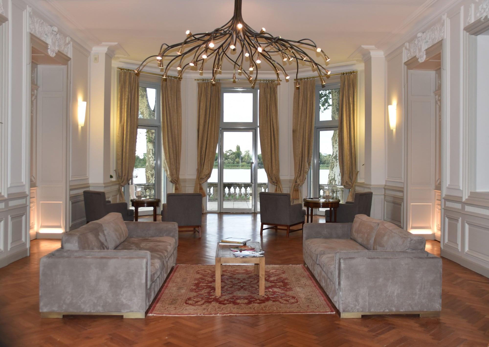 Vista Lobby Chateau Grattequina