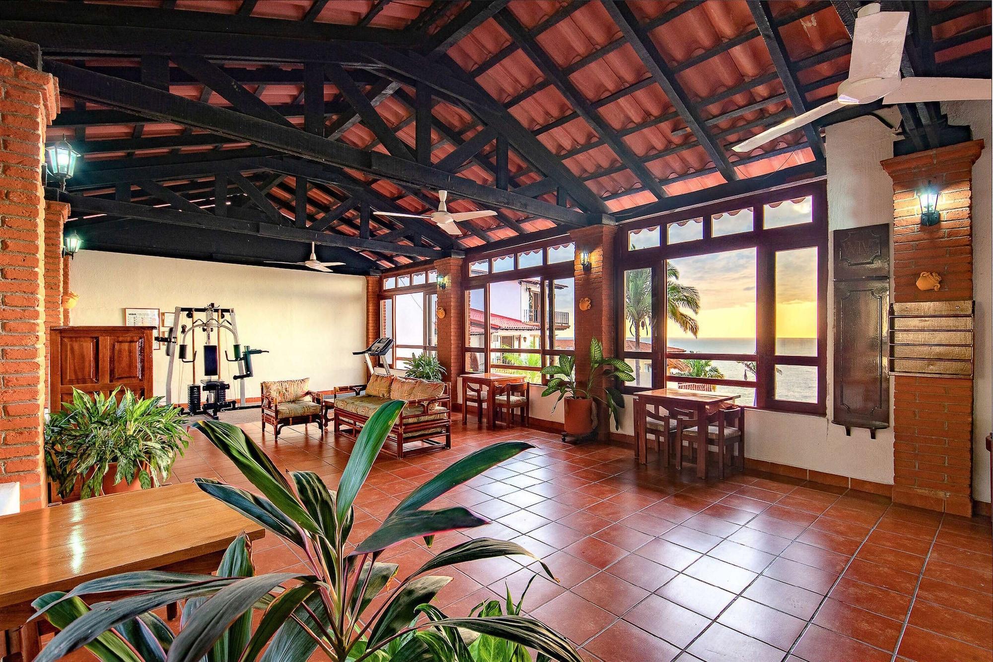 Vista Lobby WIVC Conchas Chinas Condo - Stunning Ocean & Mountain Views, Close To The Beach & Romantic Zone
