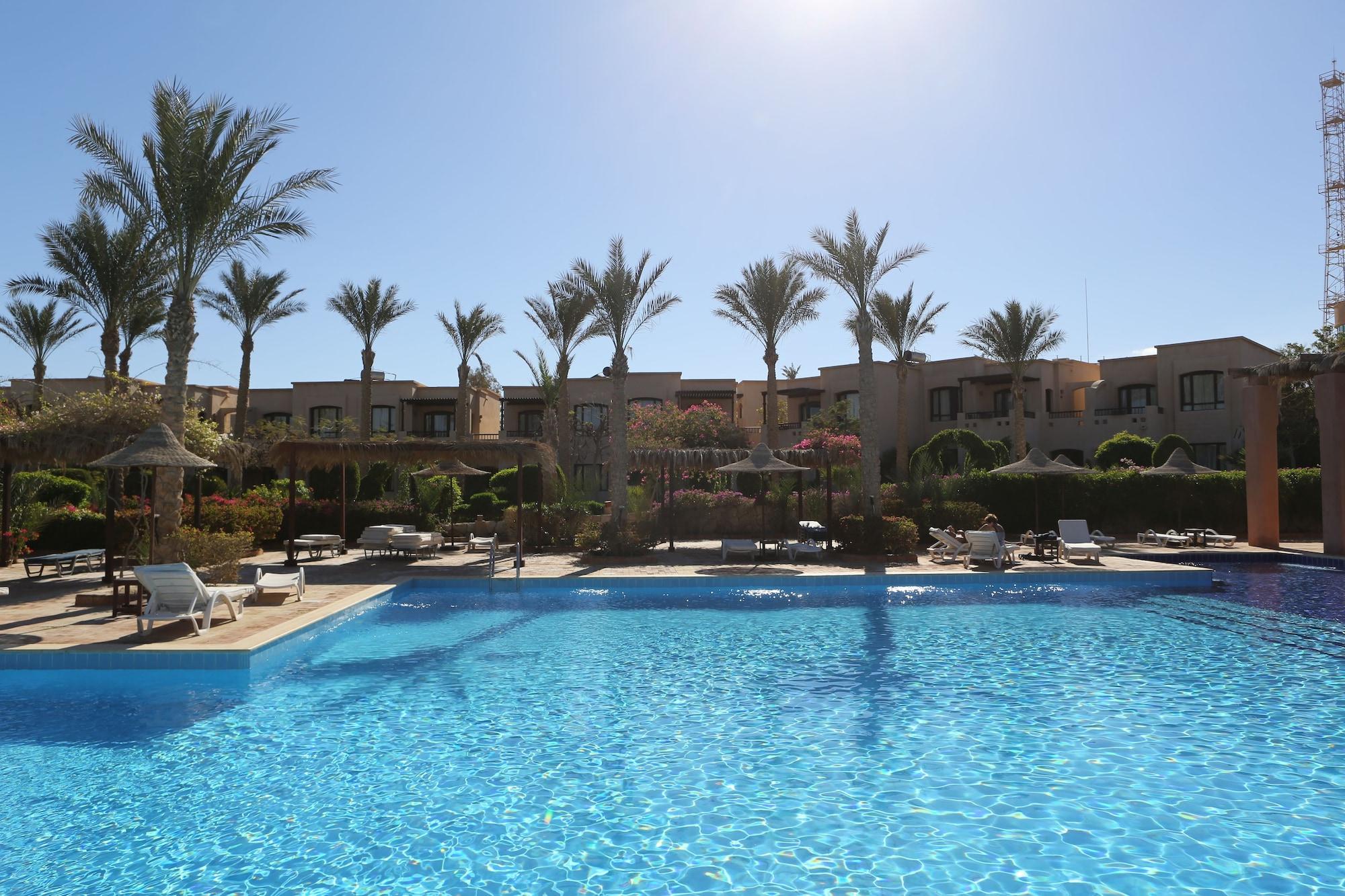 Vista Piscina Tamra Beach Resort