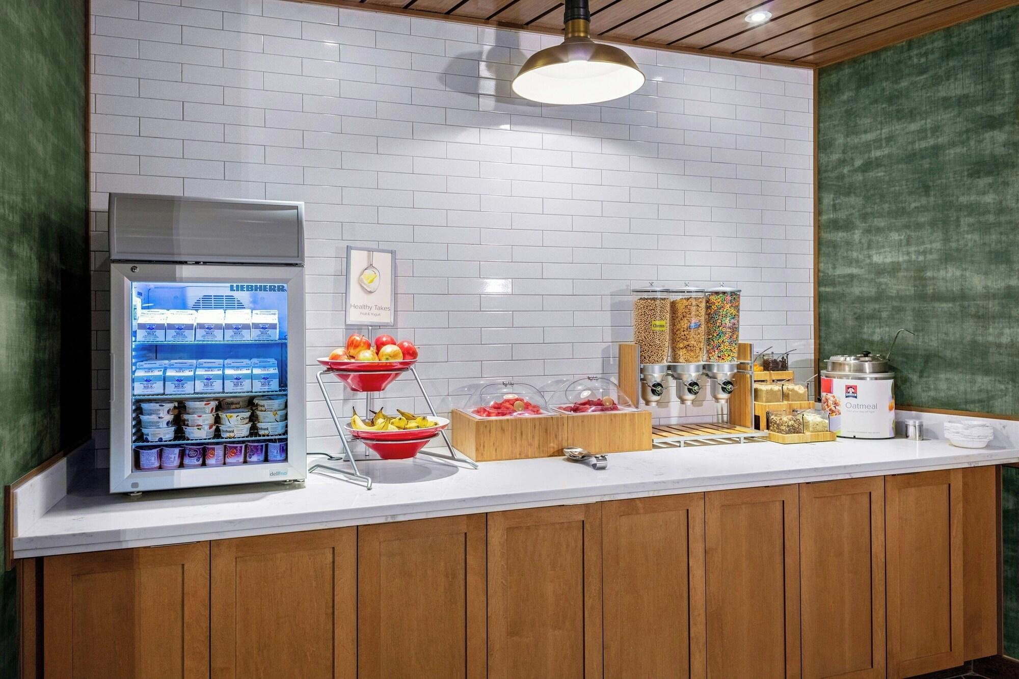 Restaurant Fairfield Inn & Suites by Marriott Queensbury Glens Falls/Lake George Area