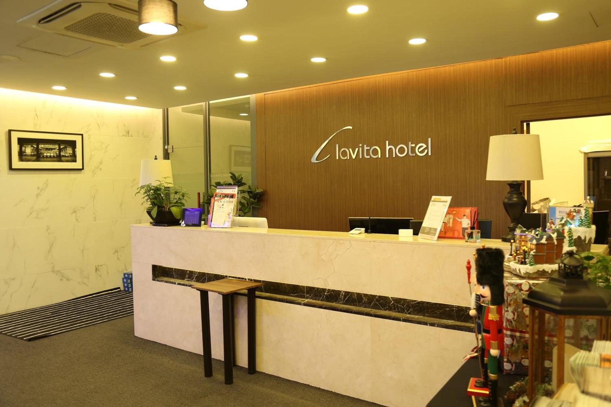 Vista Lobby Lavita Hotel