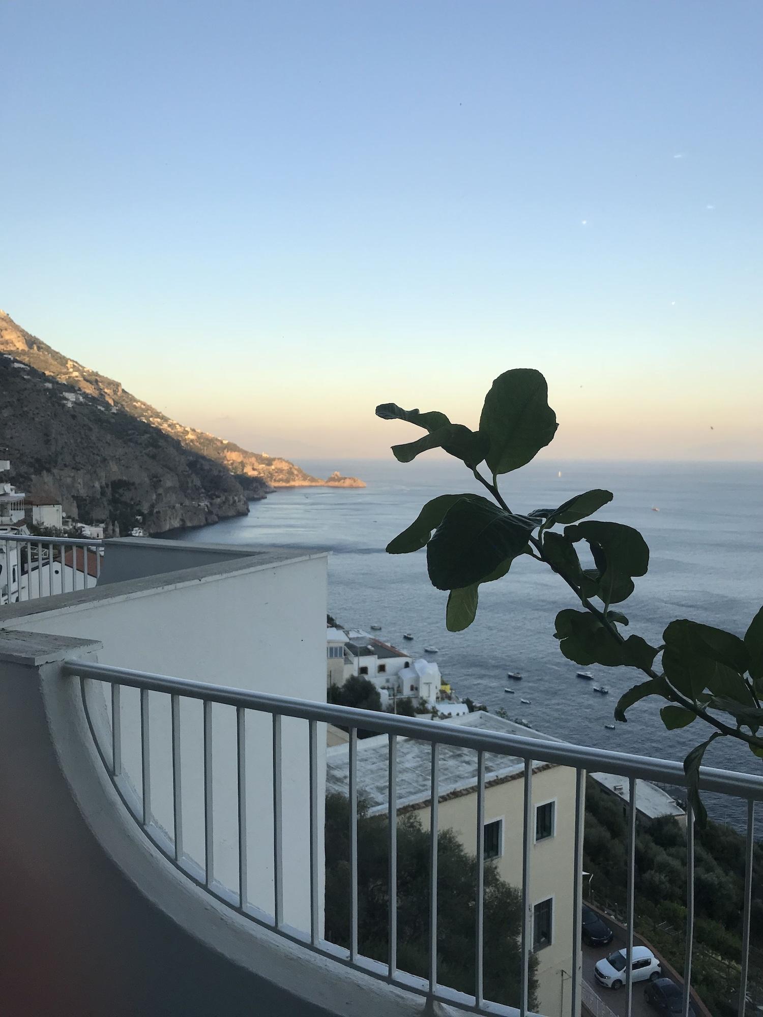 Vista Exterior Hotel Holiday