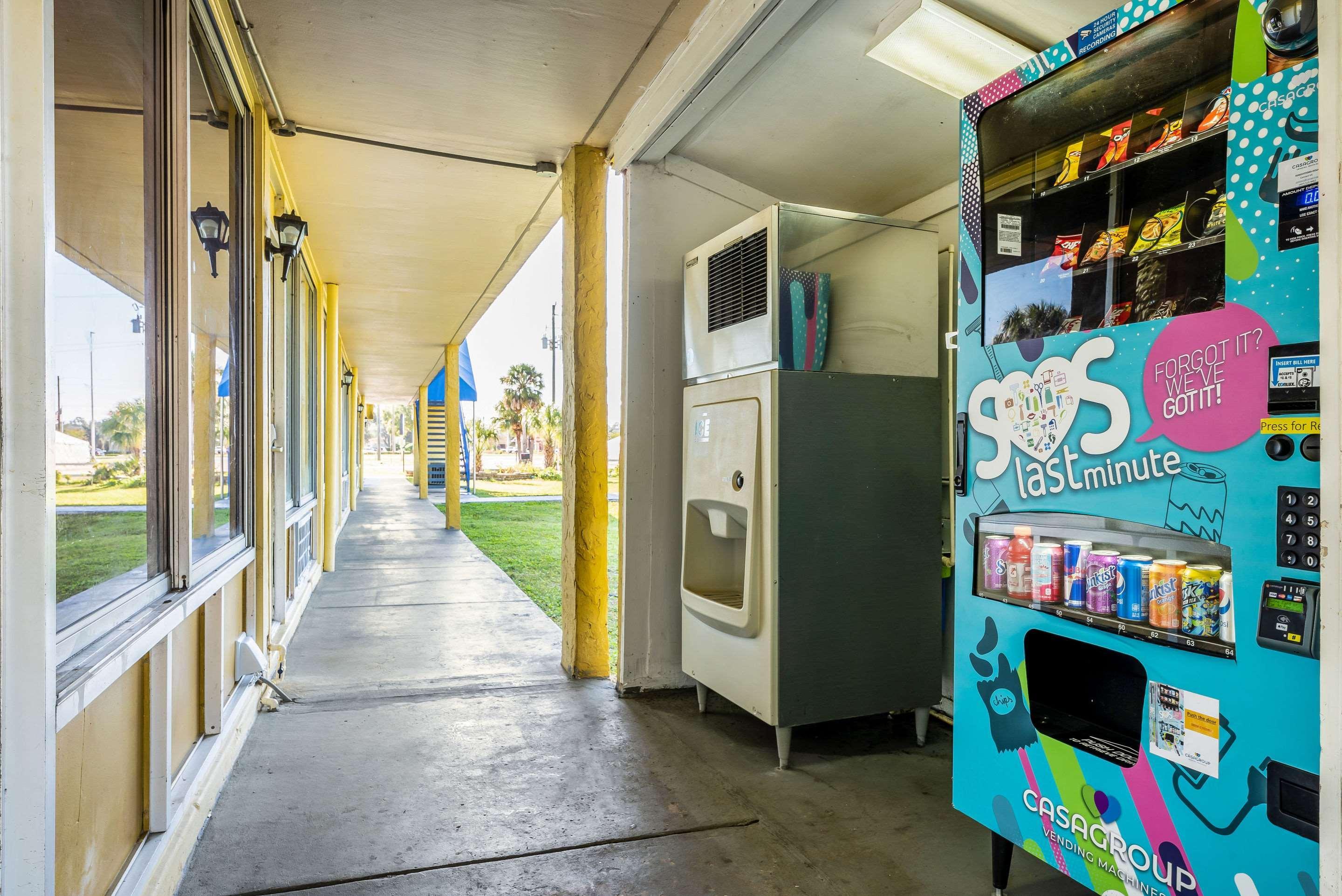 Vista Exterior Rodeway Inn Bushnell