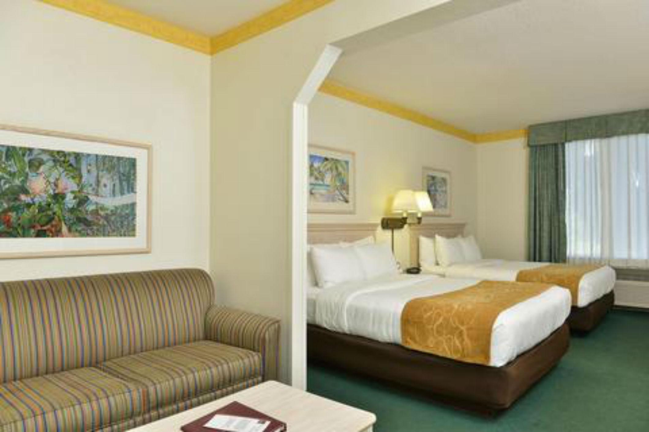 Hotel Comfort Suites Maingate East