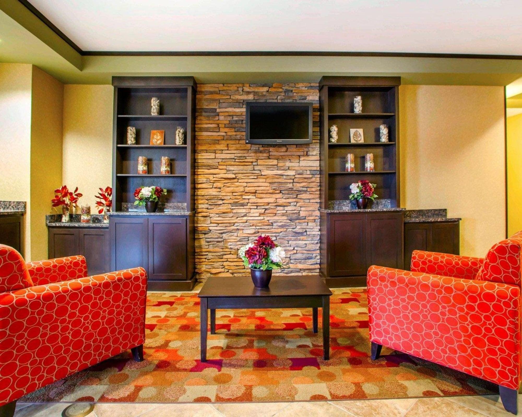 Vista Lobby Suburban Studios Cedar Falls
