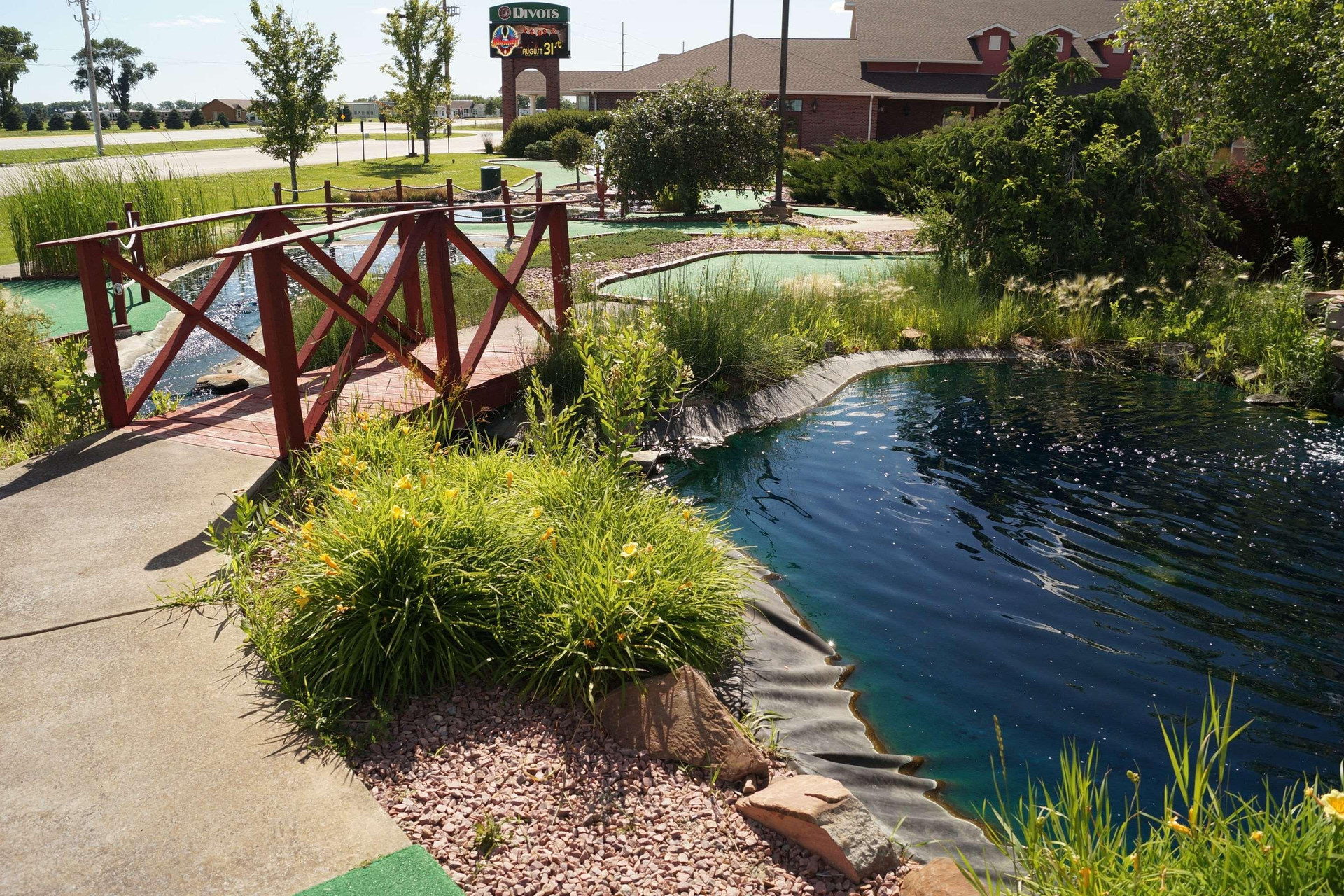 Vista Exterior Norfolk Lodge & Suites, an Ascend Collection Hotel