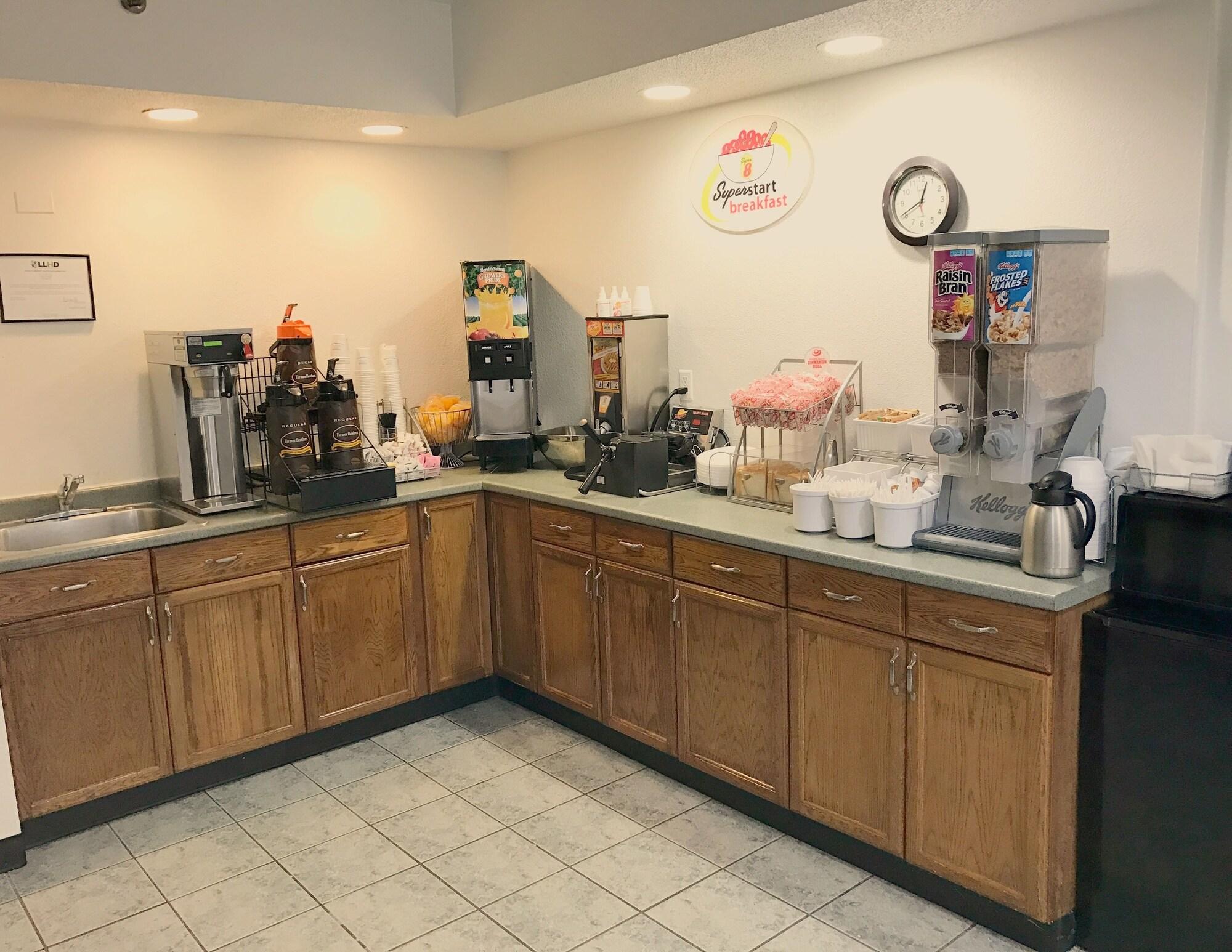 Restaurant Super 8 by Wyndham Groton