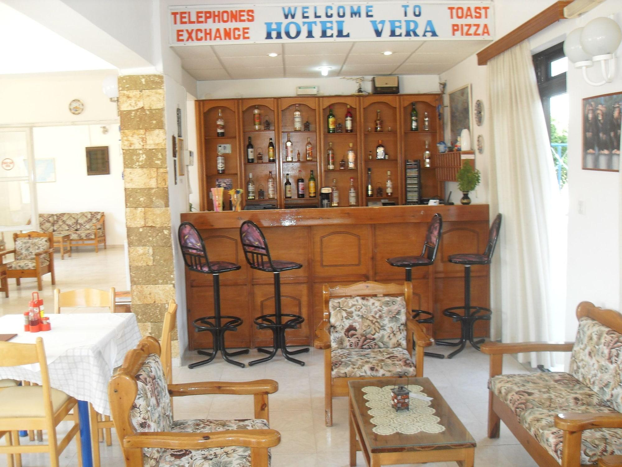 Bar/Salón Vera Studios