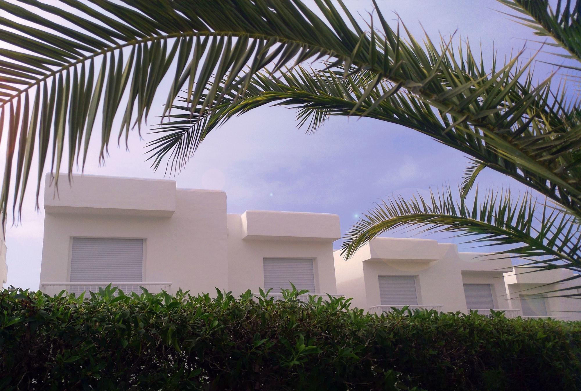 Vista Exterior Camelina Suites