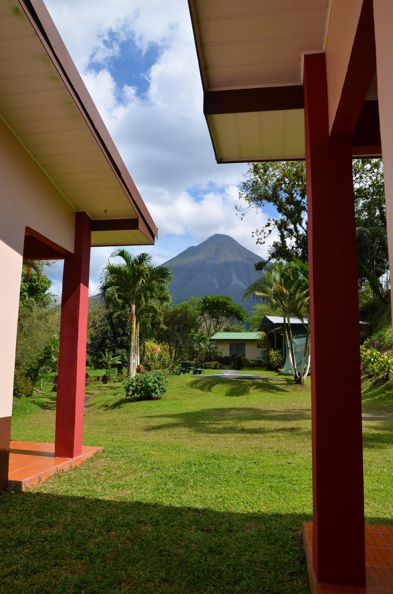 Habitación Lumbres del Arenal Cabinas y Villas