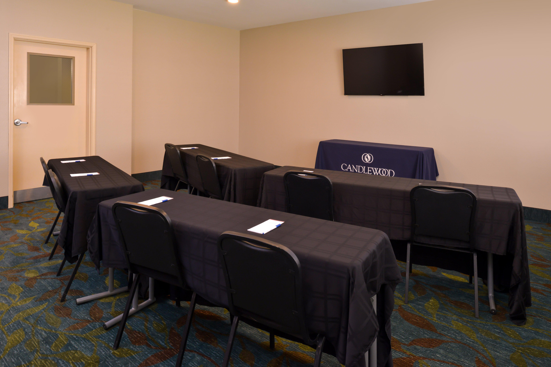 Centro de Negocios Candlewood Suites Bloomington Normal
