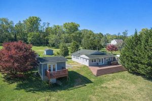 Alquiler Vacacional - New River 3BR - Fishing, Kayaking, Hot tub, VT Game Weekends