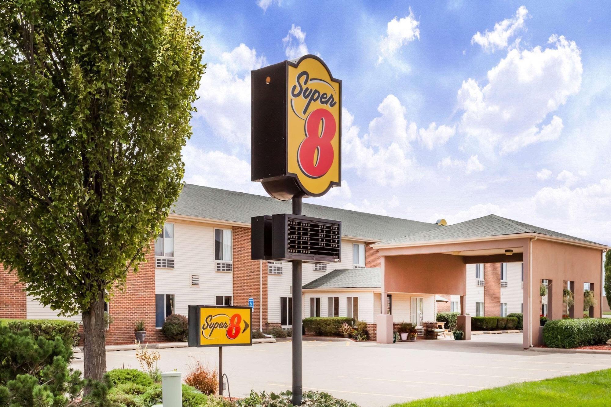 Varios Super 8 by Wyndham Pekin/Peoria Area