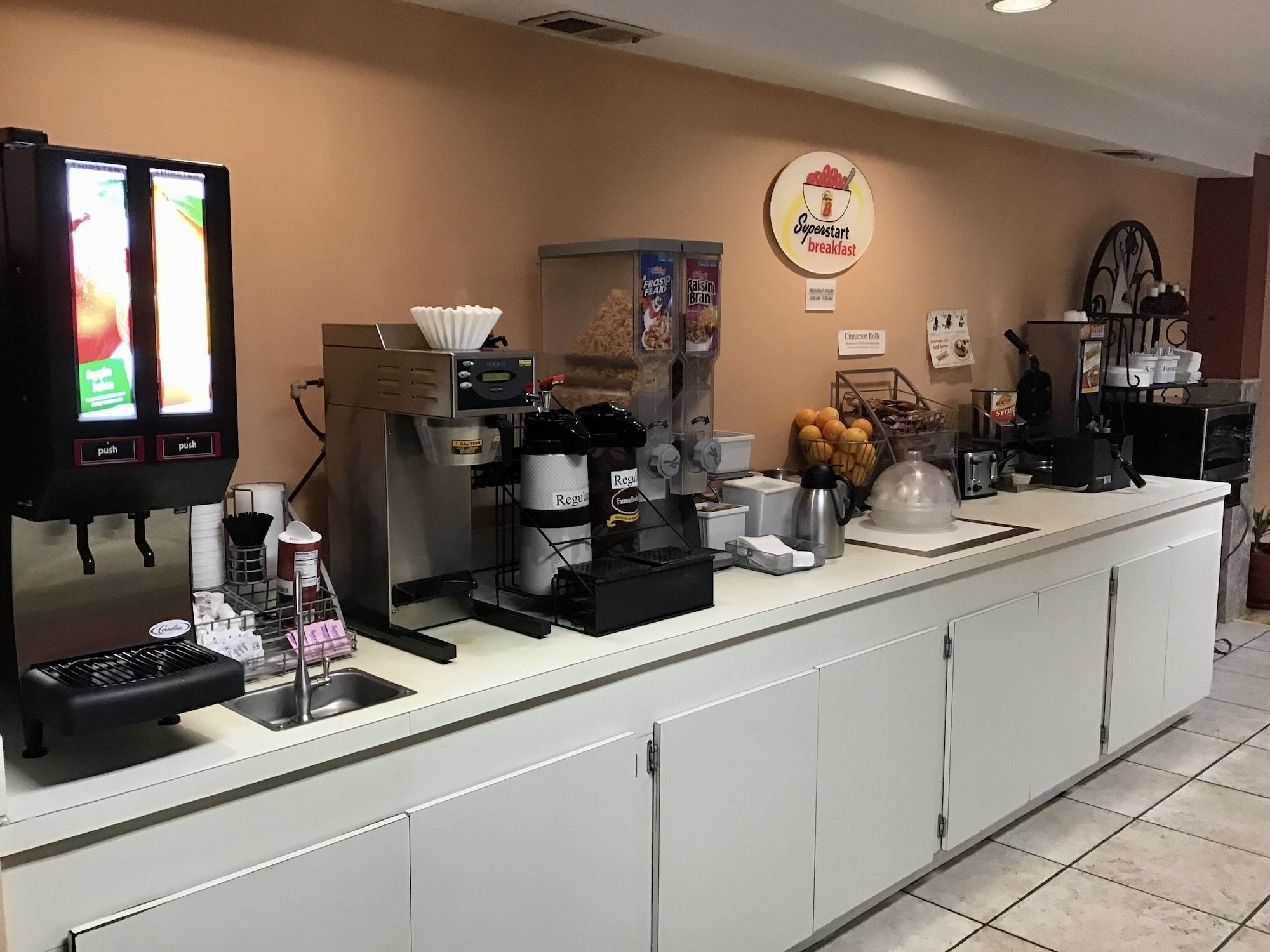 Restaurant Super 8 by Wyndham Spokane/West