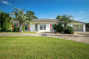 Alquiler Vacacional - Country Gardens- spacious yard 5 minutes from downtown!