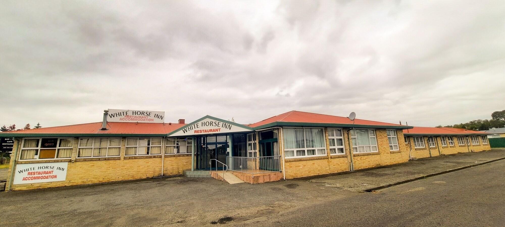 Varios White Horse Inn Restaurant & Motel