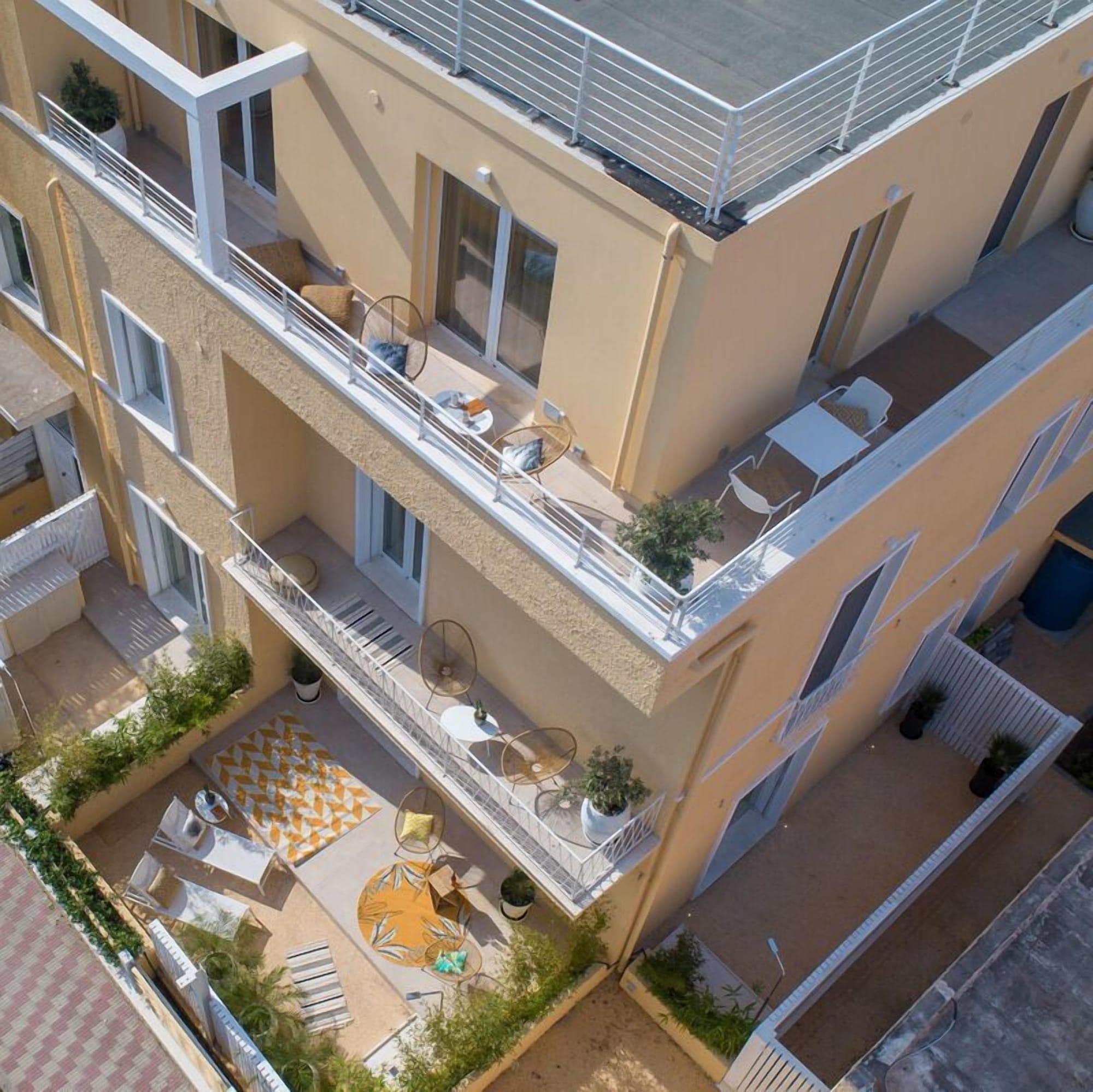 Vista Exterior Le Palmette Suites
