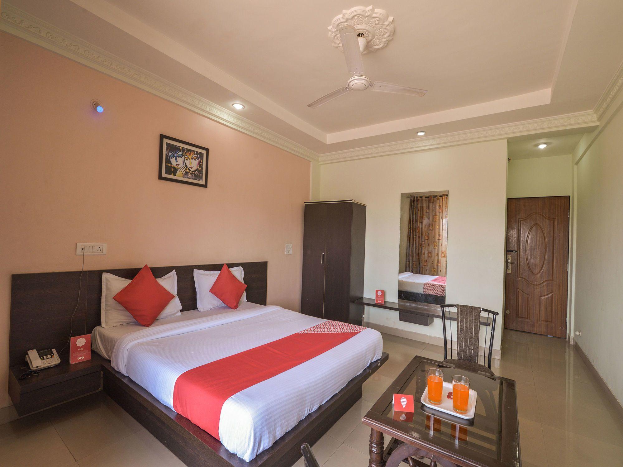 Varios OYO 13151 Hotel Om Palace