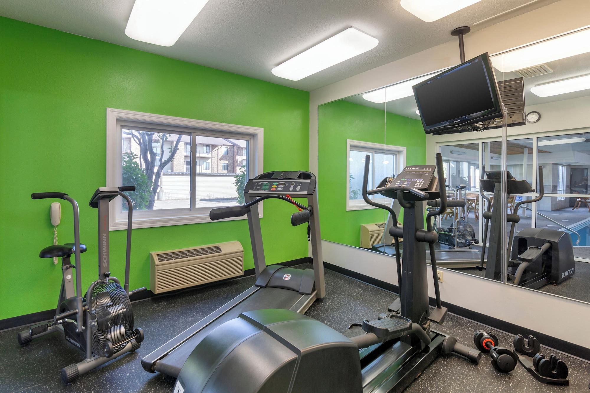 Gimnasio EverSpring Suites