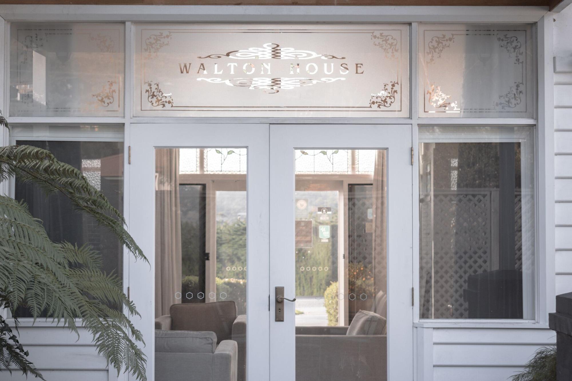 Varios Walton House