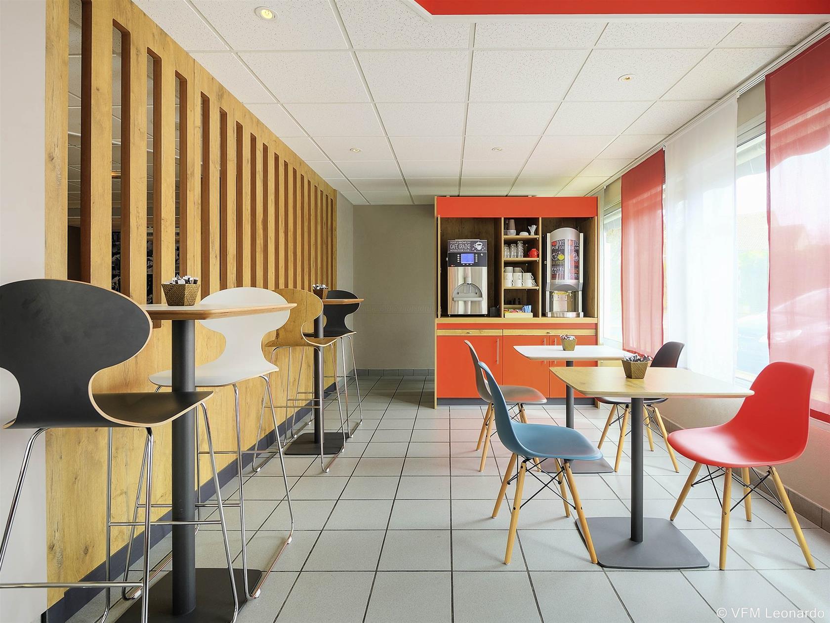 Vista Exterior ibis Poitiers Beaulieu