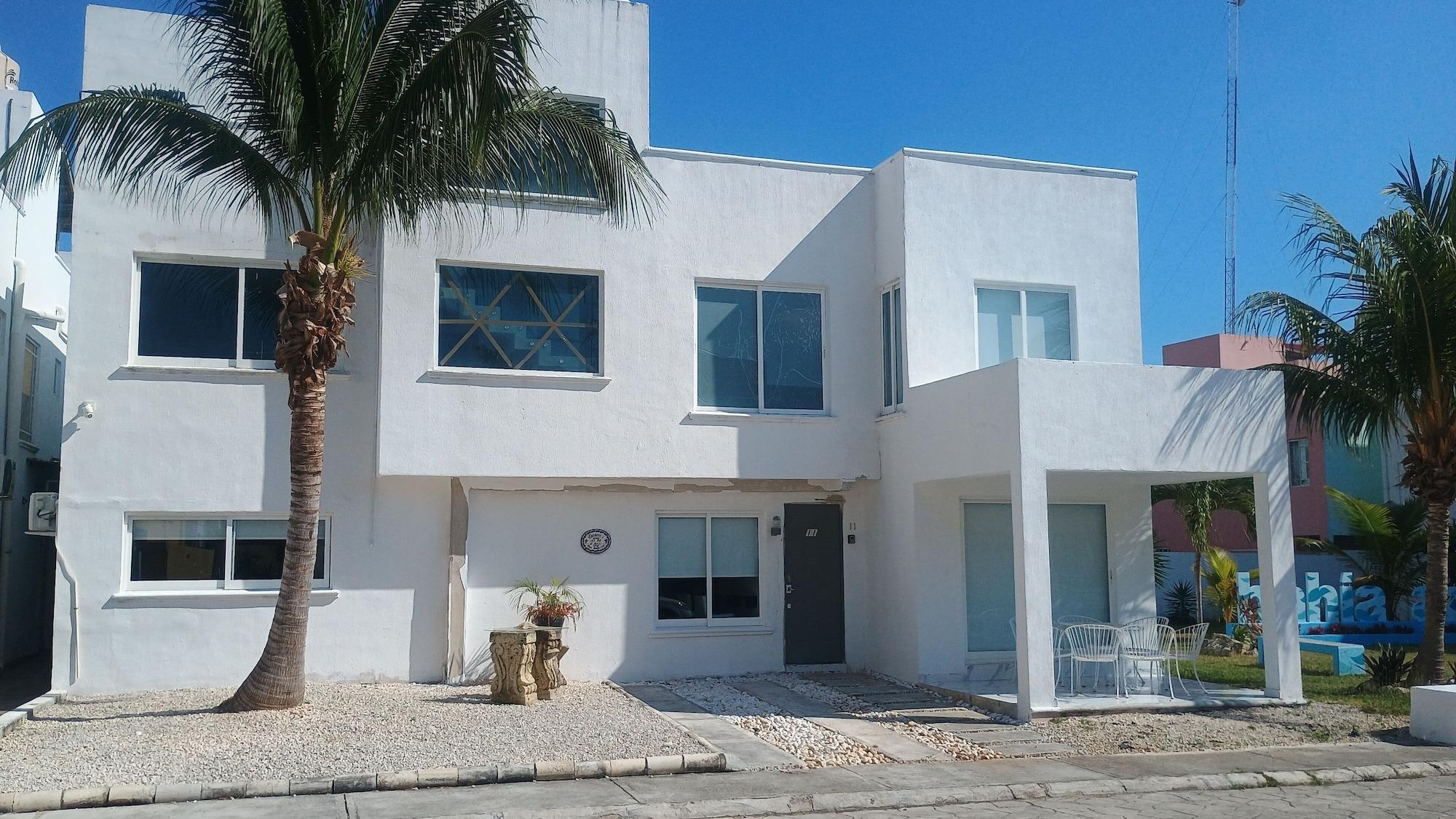 Vista Exterior Majestic Blue Bay of Cancun - Up to 14 Pax