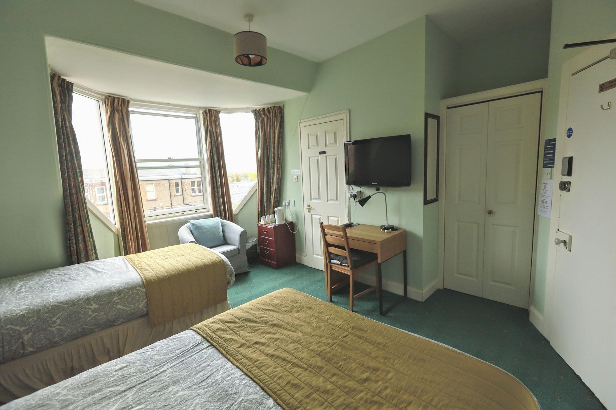 Varios Airdenair Guest House