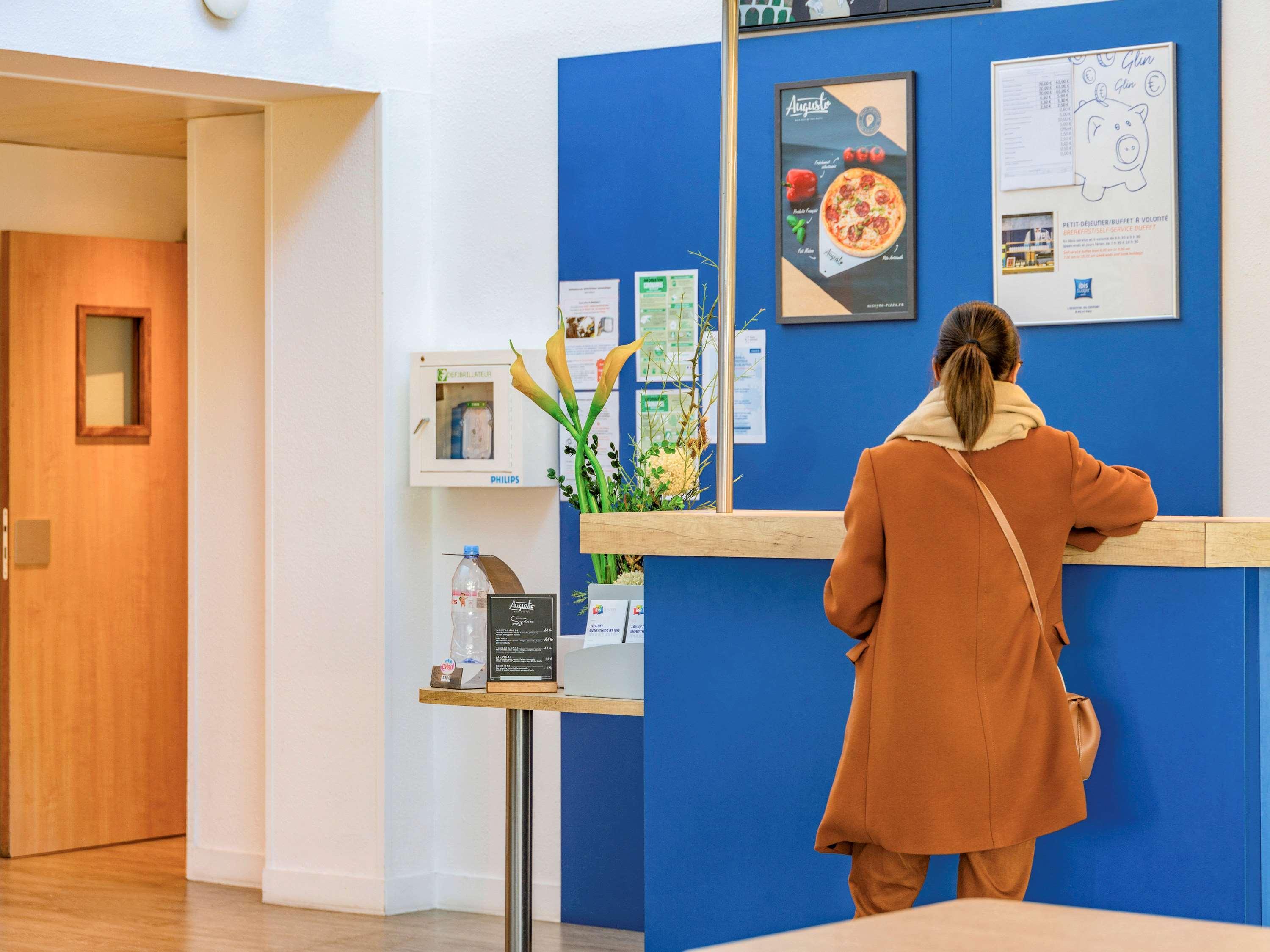 Vista Lobby ibis budget Lyon Est Saint Quentin Fallavier