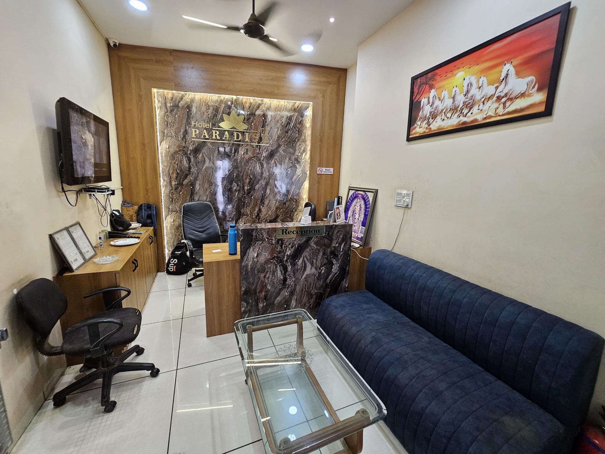 Vista Exterior StayGuru Hotel Paradise Inn