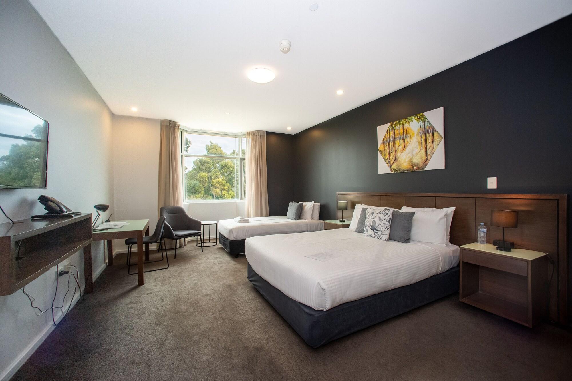 Varios Sfera's Park Suites & Convention Centre