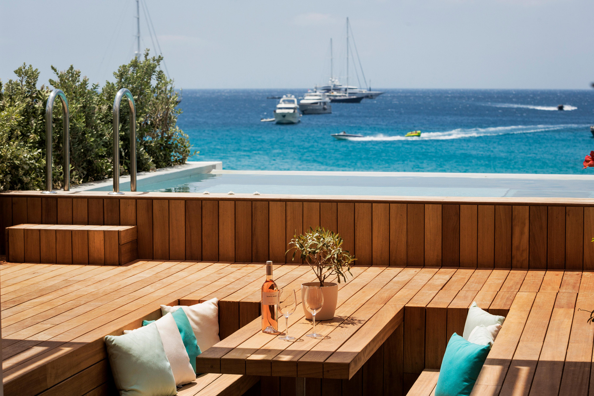 Vista Exterior Mykonos Dove Beachfront Hotel