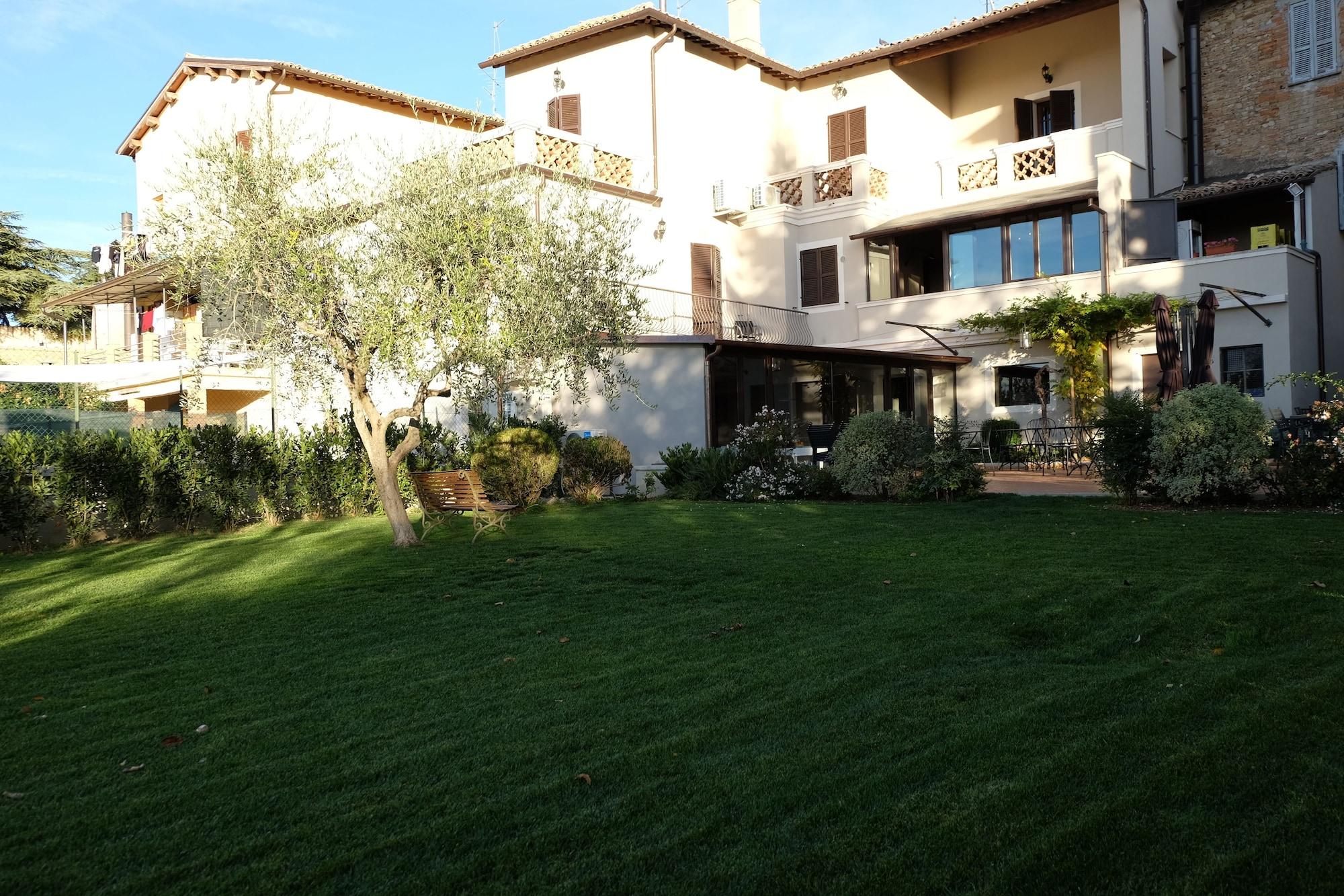 Vista Exterior La Rocca Guest House & Spa