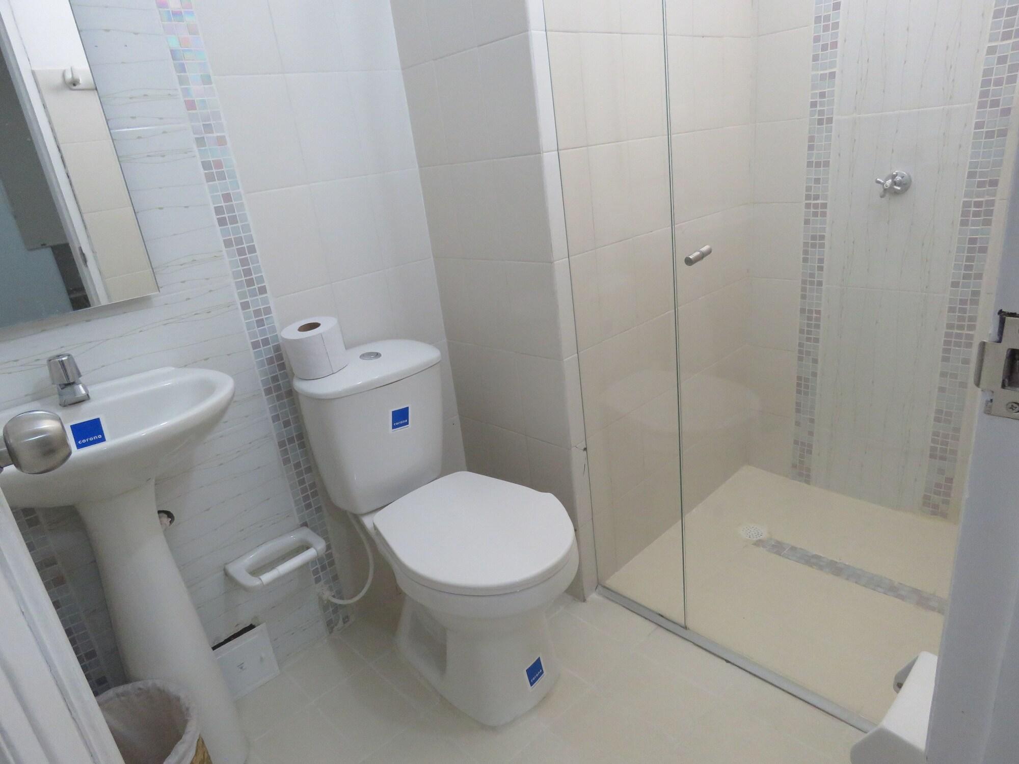 Equipamiento de Habitación Iraka Hotel Zenu