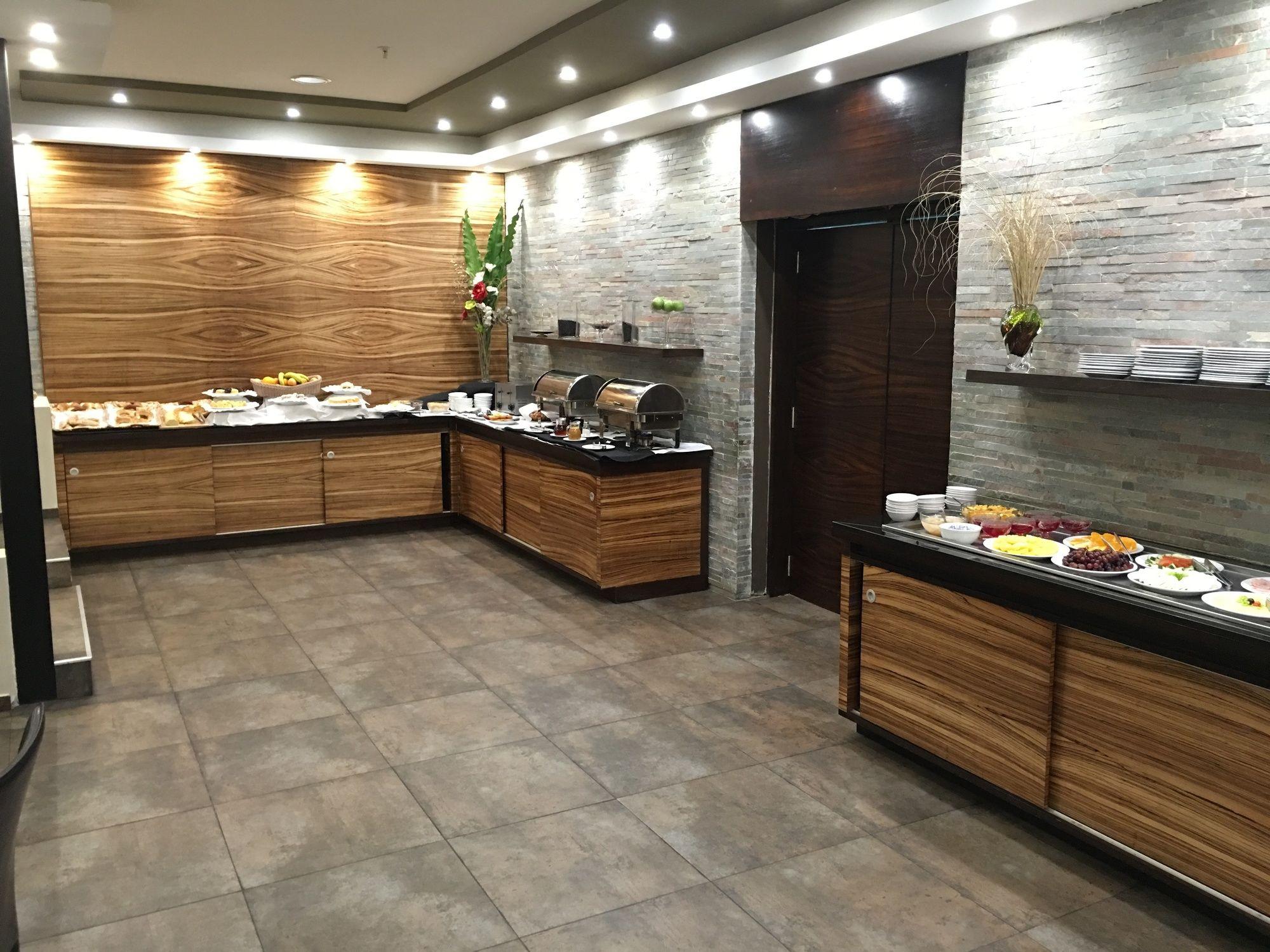 Restaurant Crystal Tower