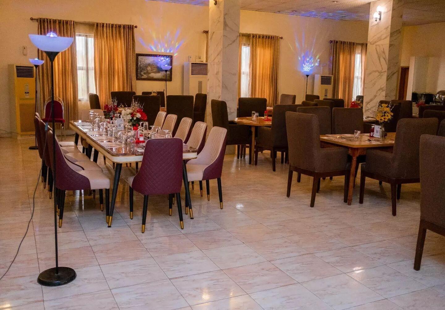 Restaurant Impeccable Hotel by HomeVille Plus Benin