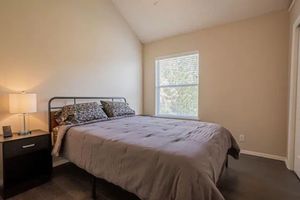 Alquiler Vacacional - Cheerful 3 BR with indoor fireplace & lg backyard!