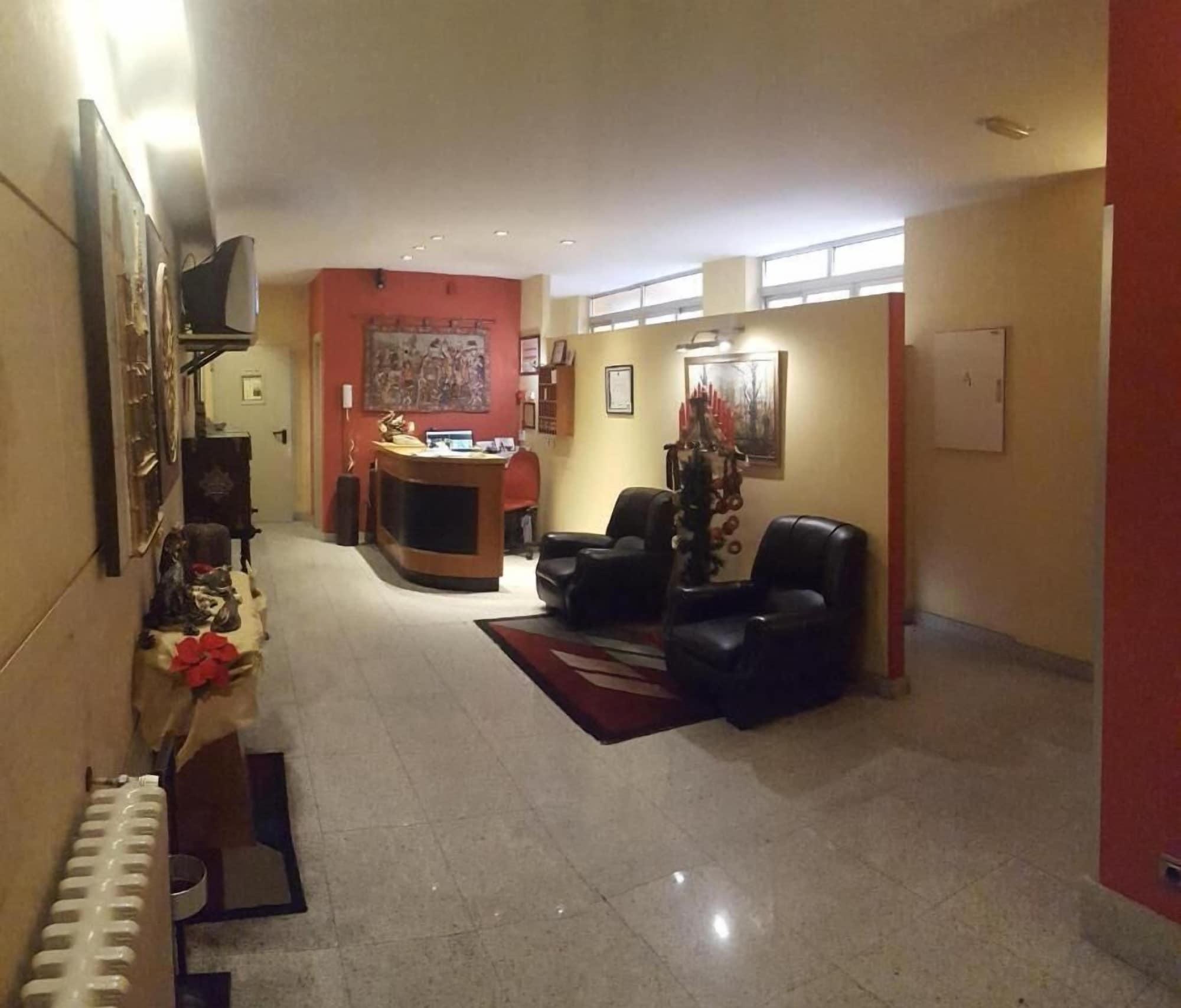 Vista Lobby Hostal Guzman El Bueno by gaiarooms