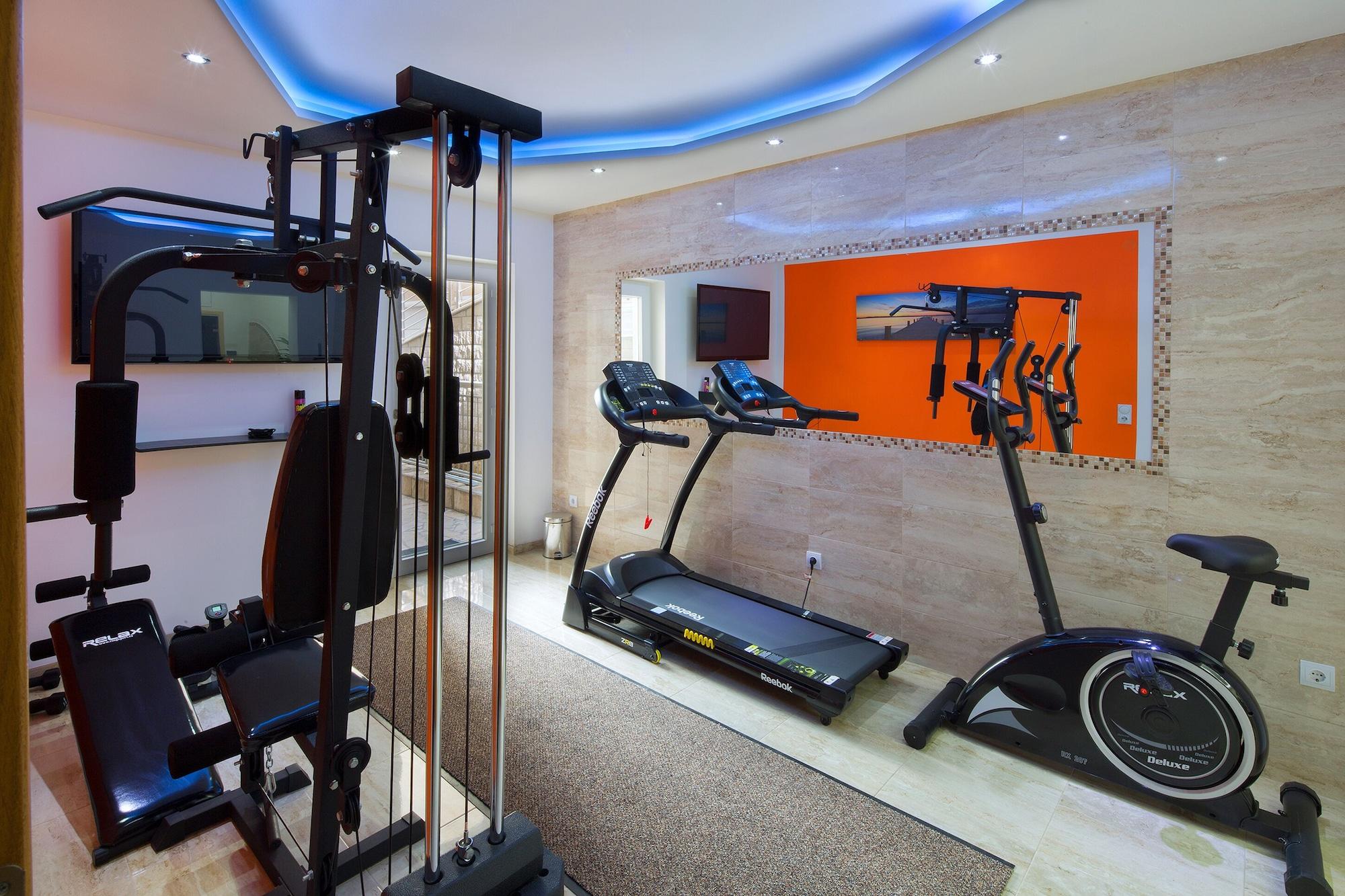 Gimnasio Montelux Apartments