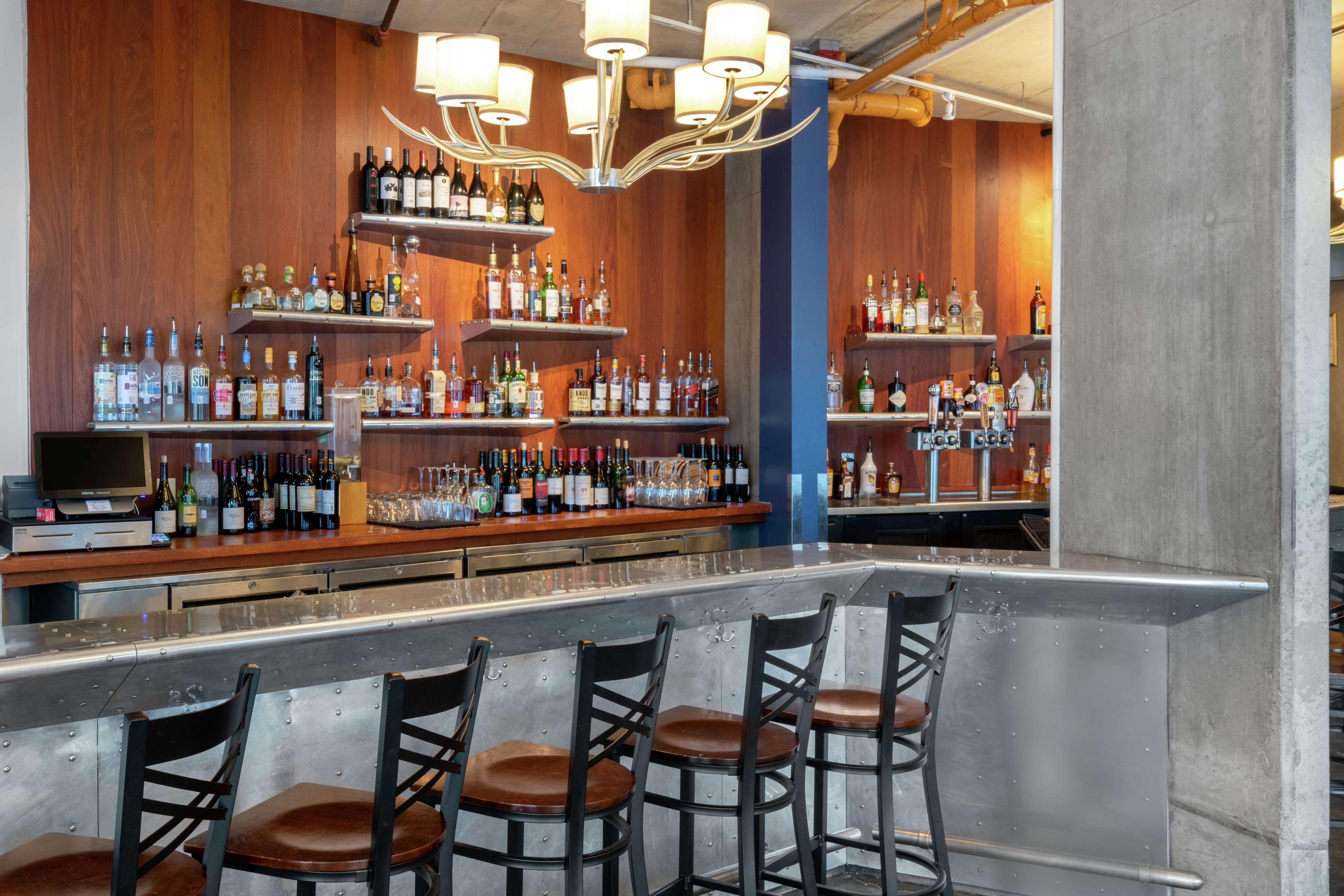 Restaurant NYLO Dallas Plano Hotel, Tapestry Collection by Hilton