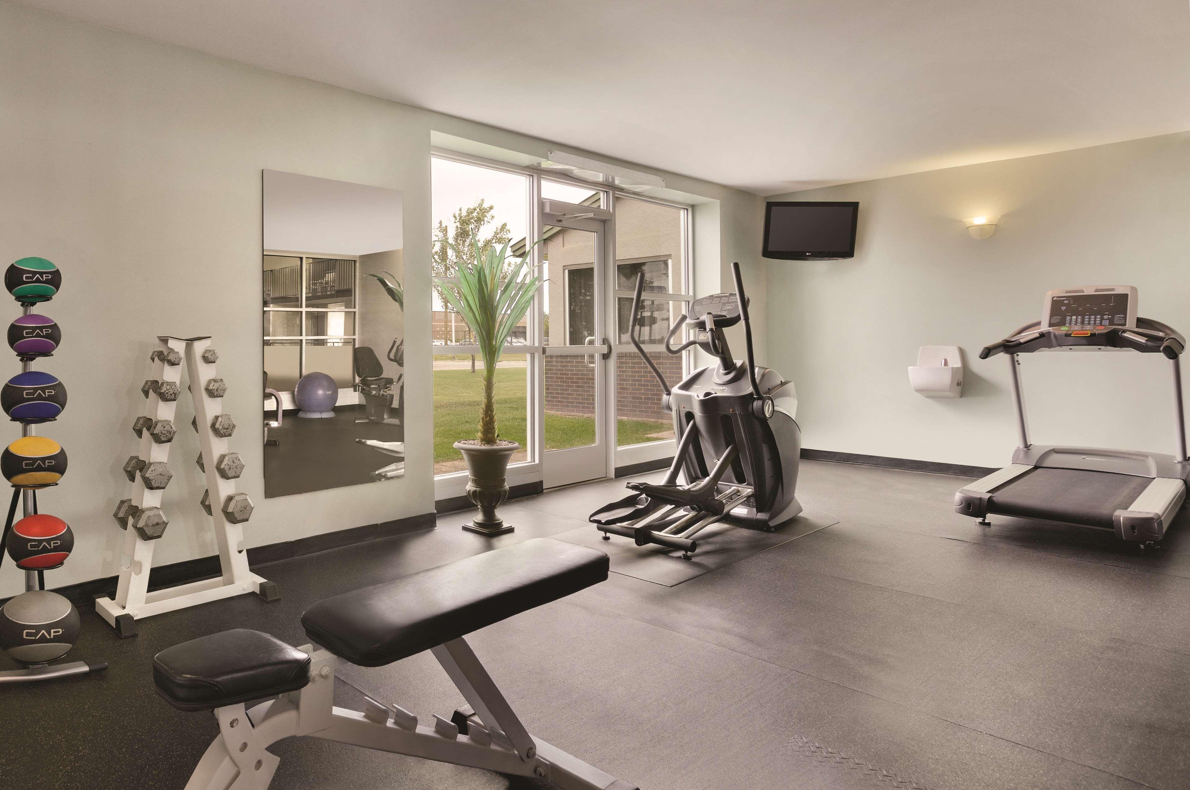Instalaciones Recreativas Country Inn & Suites by Radisson, Fergus Falls, MN