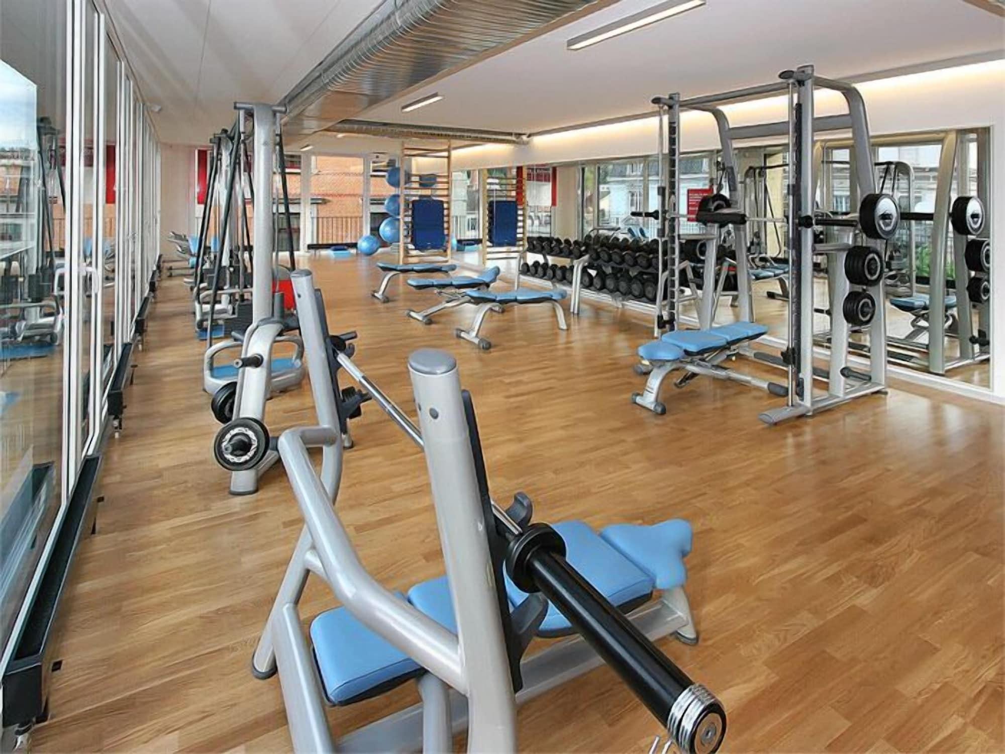 Gimnasio HOTEL illuster - Urban & Local