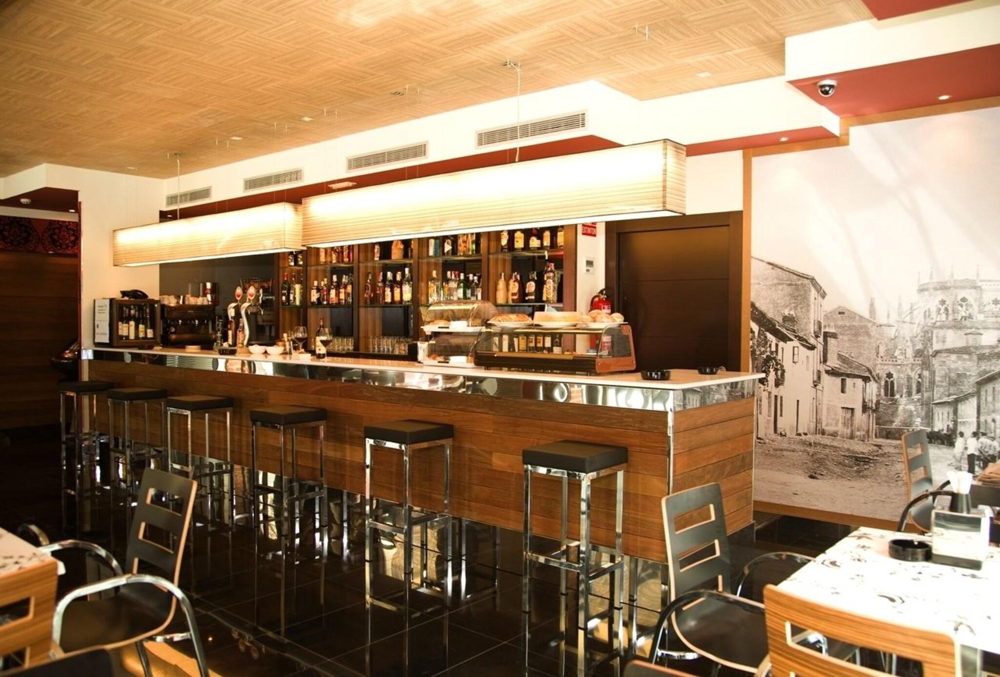 Bar/Salón Hotel SPA QH Centro Leon