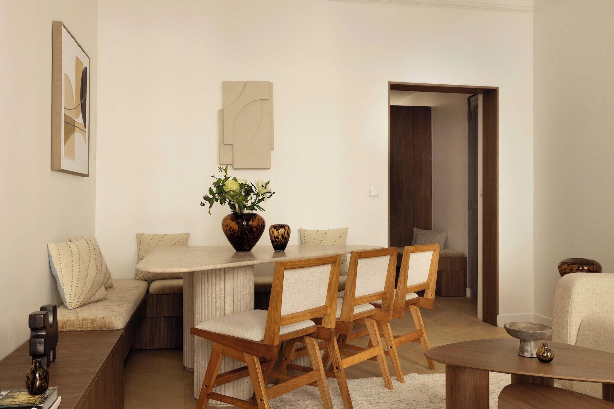 Restaurant Elegant Apartment - 2br- 6P- Gare Saint Lazare