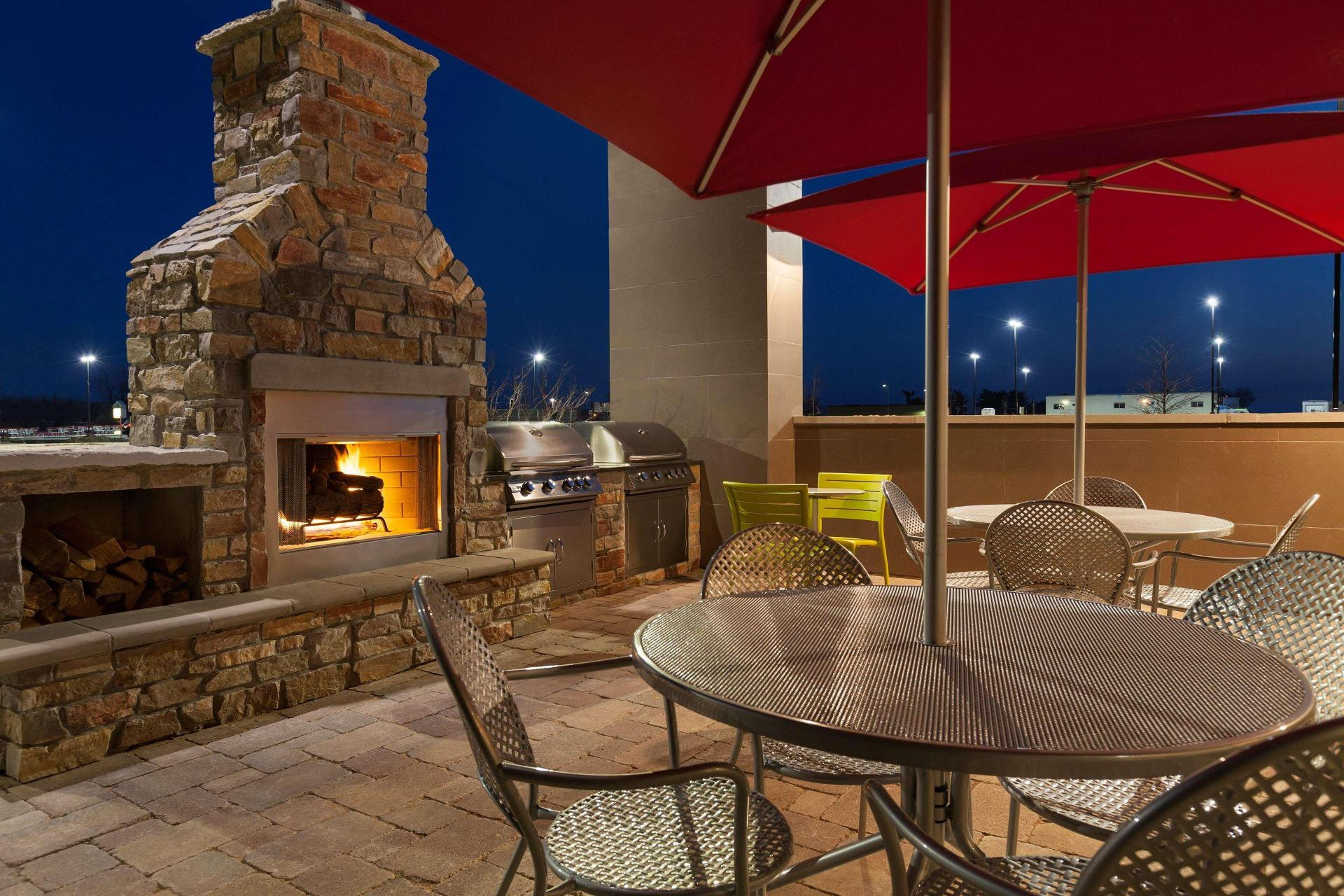 Vista Exterior Home2 Suites by Hilton Champaign/Urbana
