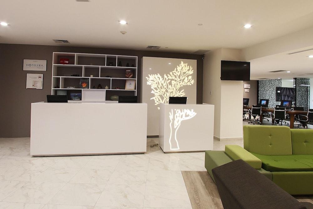 Vista Lobby Fiesta Inn Express Perinorte