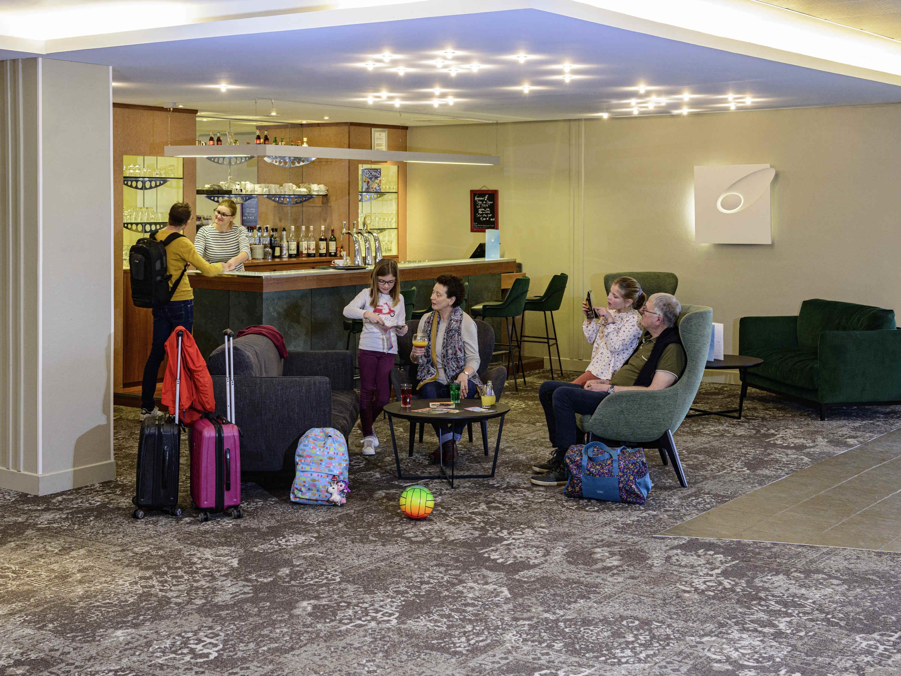 Bar/Salón Novotel Bayeux