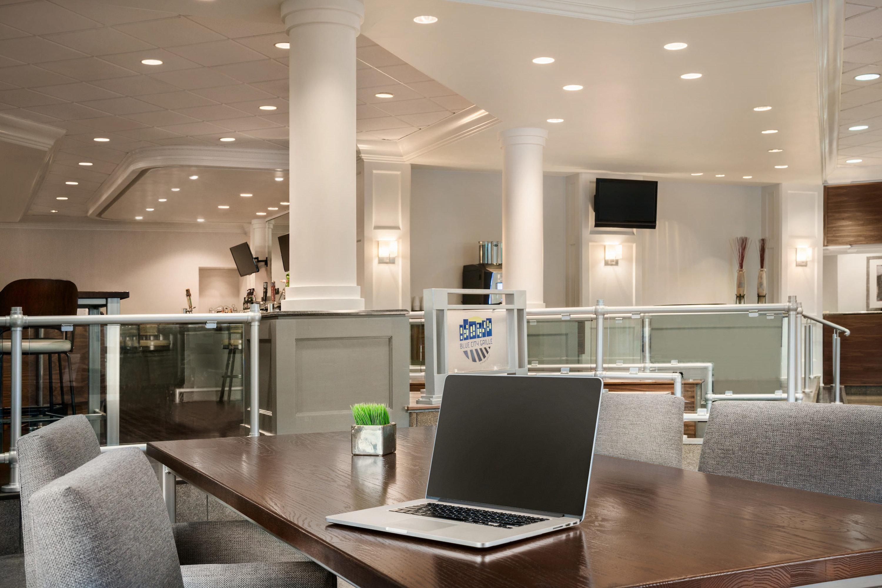 Restaurant Crowne Plaza Englewood by IHG
